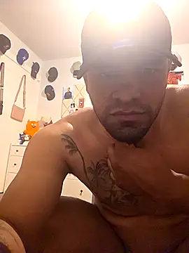 Snapshot of guajiro276565 chatting on April 6, 8:43 pm guajiro276565 online show from April 6, 8:43 pm