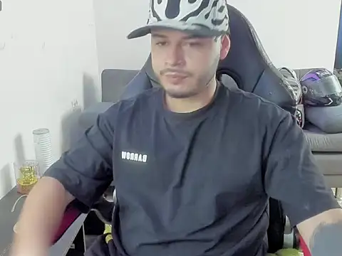 ragnar lothbrok777 online show from April 8, 4:18 pm