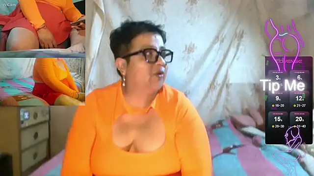 Snapshot of erinadarling79 chatting on October 4, 2:20 am erinadarling79 online show from October 4, 2:20 am