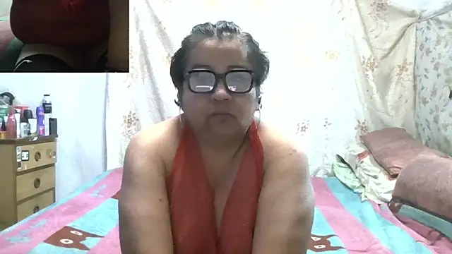 Snapshot of erinadarling79 chatting on July 4, 2:40 am erinadarling79 online show from July 4, 2:40 am