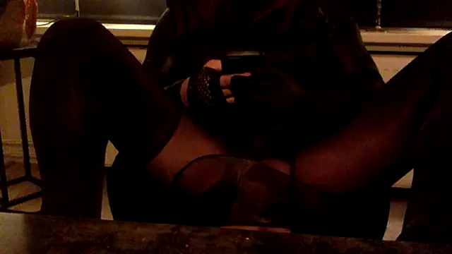 Bleueyez007 online show from May 17, 11:45 pm