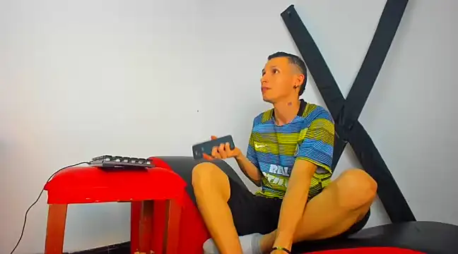 Snapshot of Isak_Millan chatting on February 13, 2:34 am Isak Millan online show from February 13, 2:34 am