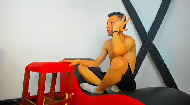 Snapshot of Isak_Millan chatting on February 13, 5:37 am Isak Millan online show from February 13, 5:37 am