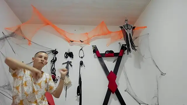 Snapshot of Isak_Millan chatting on November 1, 10:23 pm Isak Millan online show from November 1, 10:23 pm