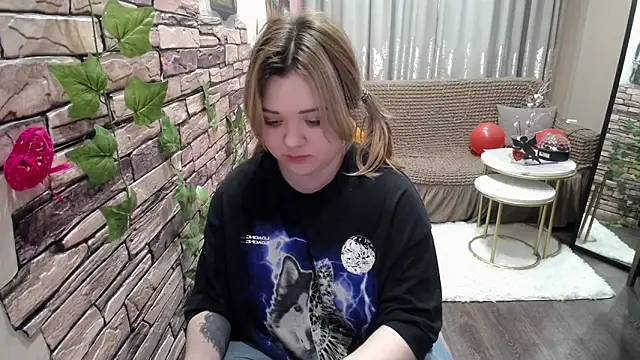 Snapshot of Finna_39 chatting on February 14, 8:21 am Finna 39 online show from February 14, 8:21 am