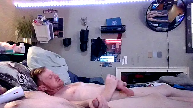 Snapshot of Sk00byJaXxX212 chatting on April 11, 7:45 am Sk00byJaXxX212 online show from April 11, 7:45 am