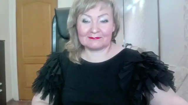 Snapshot of Victoria_secrets_ chatting on June 6, 5:34 am Victoria secrets online show from June 6, 5:34 am