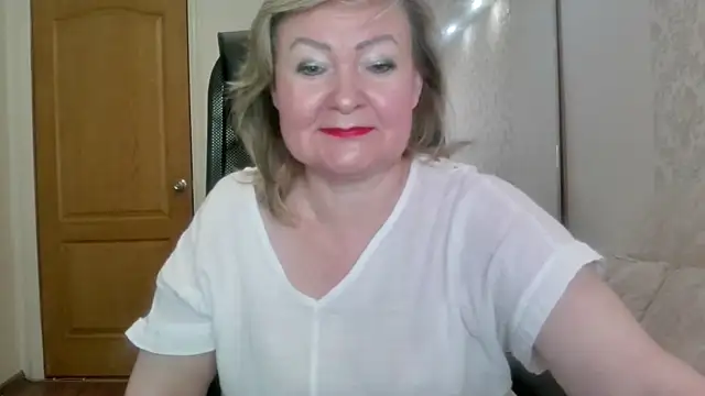 Snapshot of Victoria_secrets_ chatting on June 16, 9:45 am Victoria secrets online show from June 16, 9:45 am