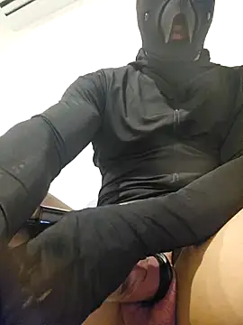 Snapshot of mosterxxx11 chatting on February 14, 1:34 am mosterxxx11 online show from February 14, 1:34 am