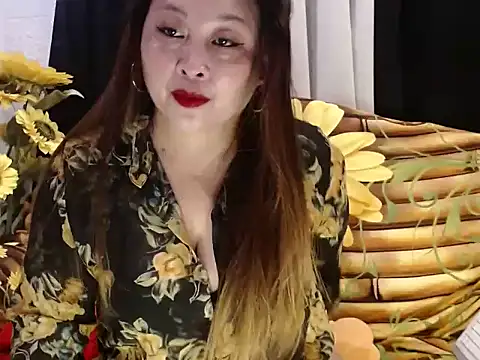 Snapshot of UrSweetClassyPinay chatting on May 9, 6:35 pm UrSweetClassyPinay online show from May 9, 6:35 pm