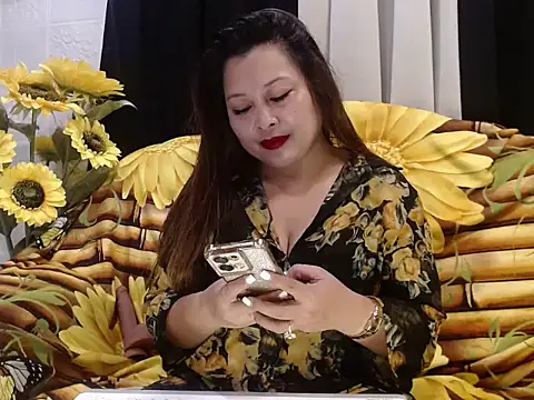 Snapshot of UrSweetClassyPinay chatting on May 18, 8:03 pm UrSweetClassyPinay online show from May 18, 8:03 pm