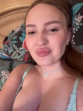 KateLibby online show from December 2, 7:03 am