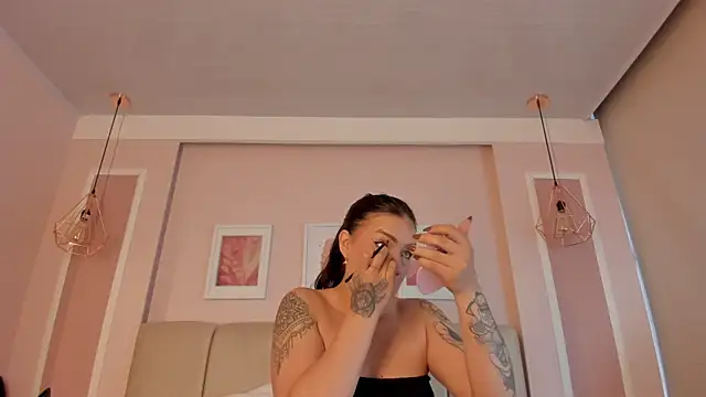 Snapshot of Annie_rhoades chatting on April 30, 1:28 pm Annie rhoades online show from April 30, 1:28 pm