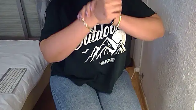 Snapshot of Halima_misshotpussy13 chatting on March 3, 2:28 am Halima misshotpussy13 online show from March 3, 2:28 am