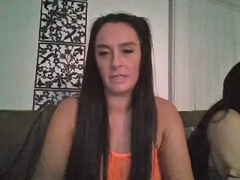 Snapshot of Layla_Gilf_Mae chatting on February 25, 11:22 pm Layla Gilf Mae online show from February 25, 11:22 pm