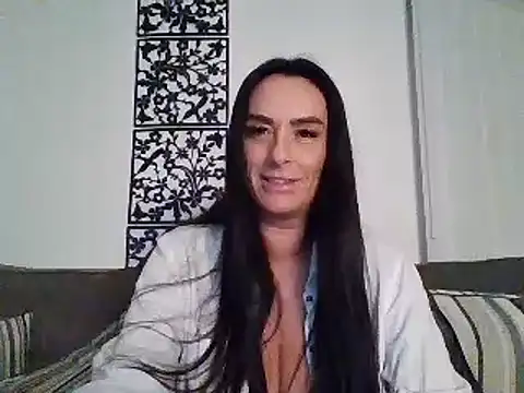 Snapshot of Layla_Gilf_Mae chatting on March 14, 9:21 pm Layla Gilf Mae online show from March 14, 9:21 pm