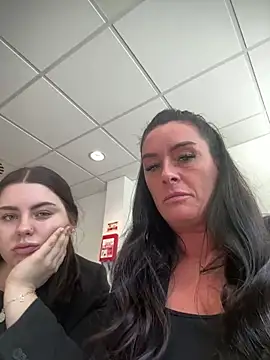 Snapshot of Layla_Gilf_Mae chatting on March 20, 3:04 pm Layla Gilf Mae online show from March 20, 3:04 pm