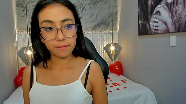 Snapshot of lucelly_15 chatting on February 15, 2:55 pm lucelly 15 online show from February 15, 2:55 pm