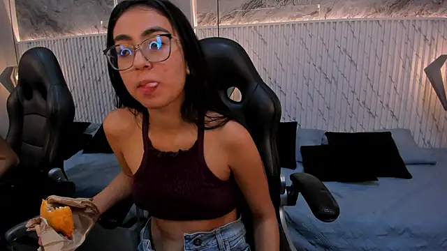 Snapshot of lucelly_15 chatting on February 28, 2:42 pm lucelly 15 online show from February 28, 2:42 pm