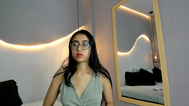 Snapshot of lucelly_15 chatting on October 3, 11:40 am lucelly 15 online show from October 3, 11:40 am