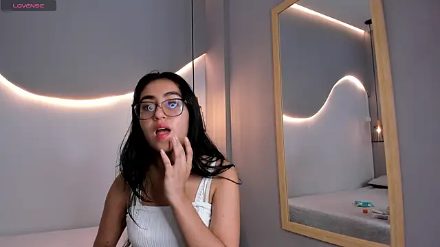Snapshot of lucelly_15 chatting on October 5, 11:41 am lucelly 15 online show from October 5, 11:41 am