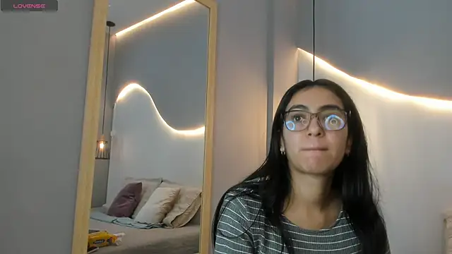Snapshot of lucelly_15 chatting on October 13, 11:43 am lucelly 15 online show from October 13, 11:43 am