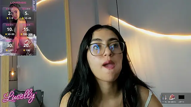 Snapshot of lucelly_15 chatting on October 19, 11:44 am lucelly 15 online show from October 19, 11:44 am