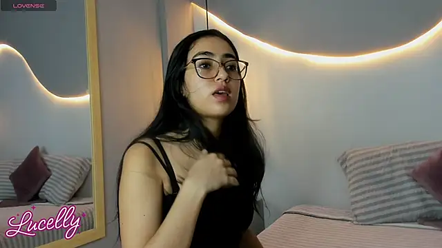 Snapshot of lucelly_15 chatting on October 21, 11:33 am lucelly 15 online show from October 21, 11:33 am