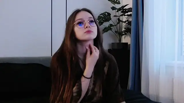 -Amora online show from January 19, 12:20 pm