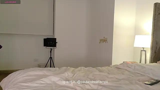 Snapshot of PauLaaCam chatting on October 19, 12:22 am PauLaaCam online show from October 19, 12:22 am