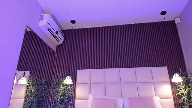 MelanieHillss online show from March 26, 4:40 am