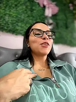 Snapshot of Naatalia chatting on May 4, 7:32 pm Naatalia online show from May 4, 7:32 pm