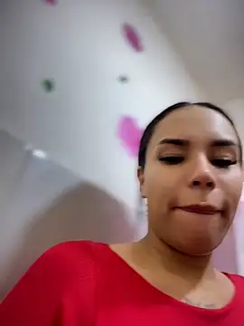 Snapshot of Naatalia chatting on May 6, 7:52 pm Naatalia online show from May 6, 7:52 pm