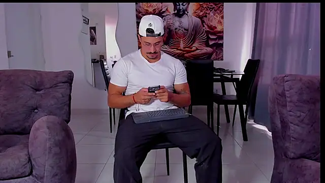 Valentino Dosantos  online show from February 11, 8:25 pm