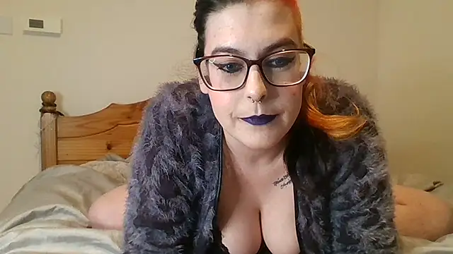 Snapshot of Tattooedlady_0626 chatting on February 15, 8:22 pm Tattooedlady 0626 online show from February 15, 8:22 pm