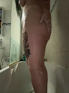 Snapshot of Lar0uch chatting on February 20, 7:12 am Lar0uch online show from February 20, 7:12 am