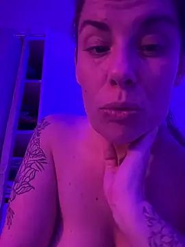 Snapshot of Lar0uch chatting on February 22, 8:40 am Lar0uch online show from February 22, 8:40 am