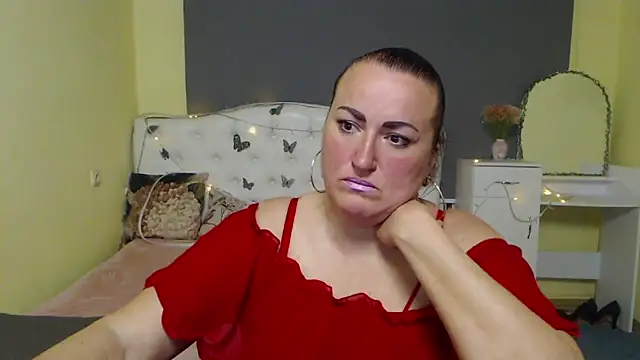 Snapshot of DianaMGG chatting on April 22, 5:54 am DianaMGG online show from April 22, 5:54 am