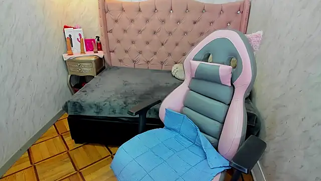 Snapshot of Lianngrace chatting on February 17, 2:24 pm Lianngrace online show from February 17, 2:24 pm