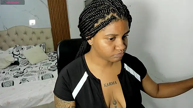 Snapshot of ZahraRose chatting on April 28, 8:36 pm ZahraRose online show from April 28, 8:36 pm