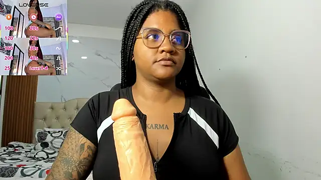 Snapshot of ZahraRose chatting on June 1, 8:43 pm ZahraRose online show from June 1, 8:43 pm