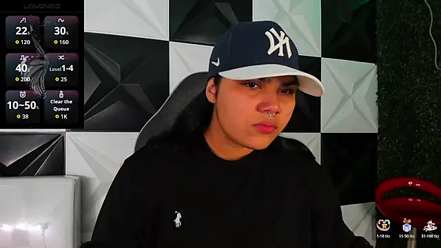 Snapshot of melany_rouse18 chatting on June 2, 8:44 pm melany rouse18 online show from June 2, 8:44 pm