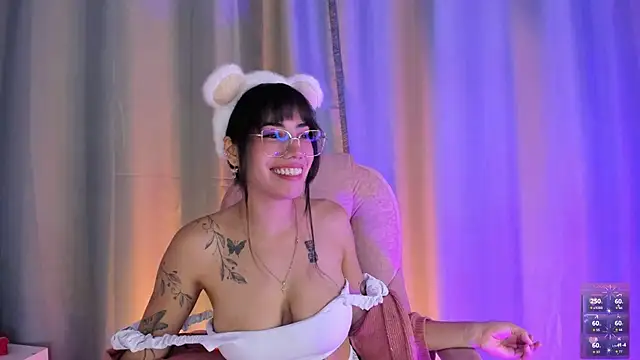 daenerysar5 online show from October 20, 1:11 pm