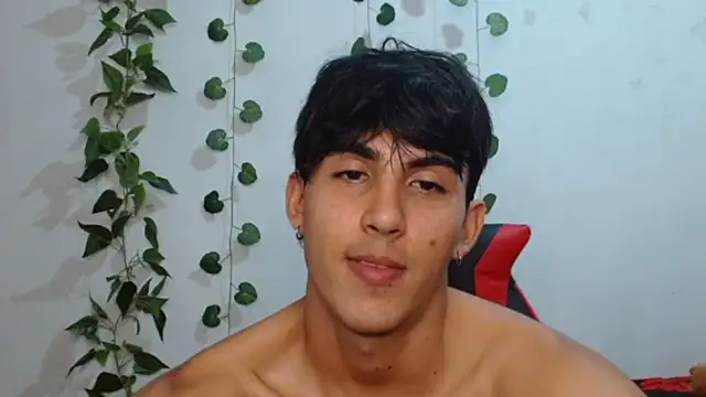 Snapshot of neithanzynxx chatting on February 25, 8:19 pm neithanzynxx online show from February 25, 8:19 pm