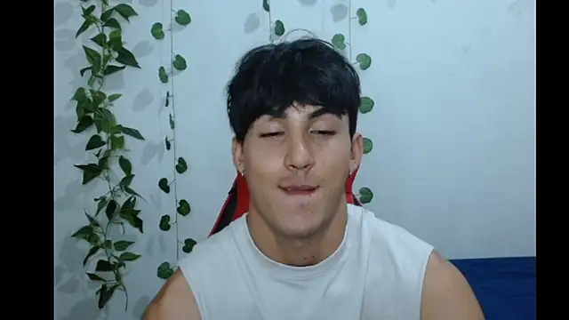 Snapshot of neithanzynxx chatting on March 6, 7:32 pm neithanzynxx online show from March 6, 7:32 pm