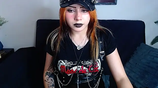 Snapshot of fyreandfox_ chatting on June 5, 8:03 pm fyreandfox online show from June 5, 8:03 pm