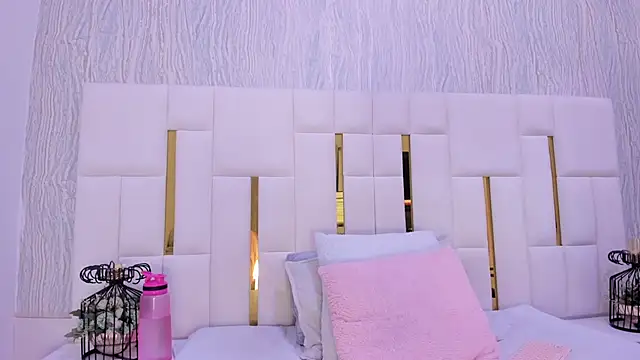 Snapshot of hillary_uckerman_ chatting on January 16, 11:25 am hillary uckerman online show from January 16, 11:25 am