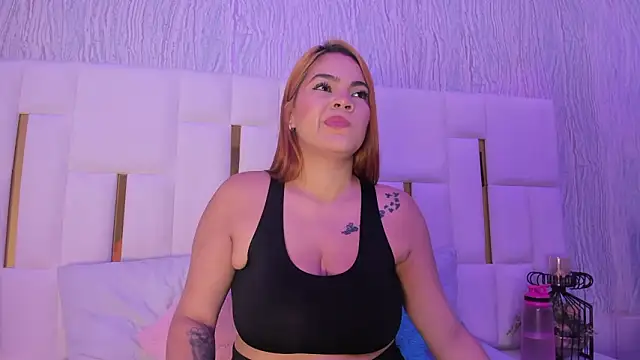 Snapshot of hillary_uckerman_ chatting on February 3, 11:26 am hillary uckerman online show from February 3, 11:26 am