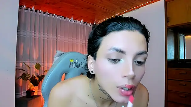 Snapshot of nilam_valker chatting on June 13, 6:39 pm nilam valker online show from June 13, 6:39 pm