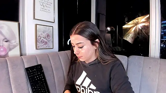 Snapshot of Ivanna_West chatting on July 7, 10:19 am Ivanna West online show from July 7, 10:19 am